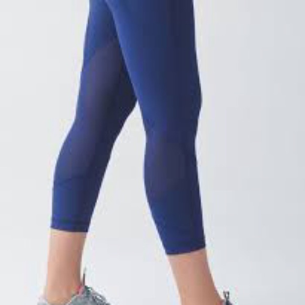 lululemon athletica navy blue cropped leggings